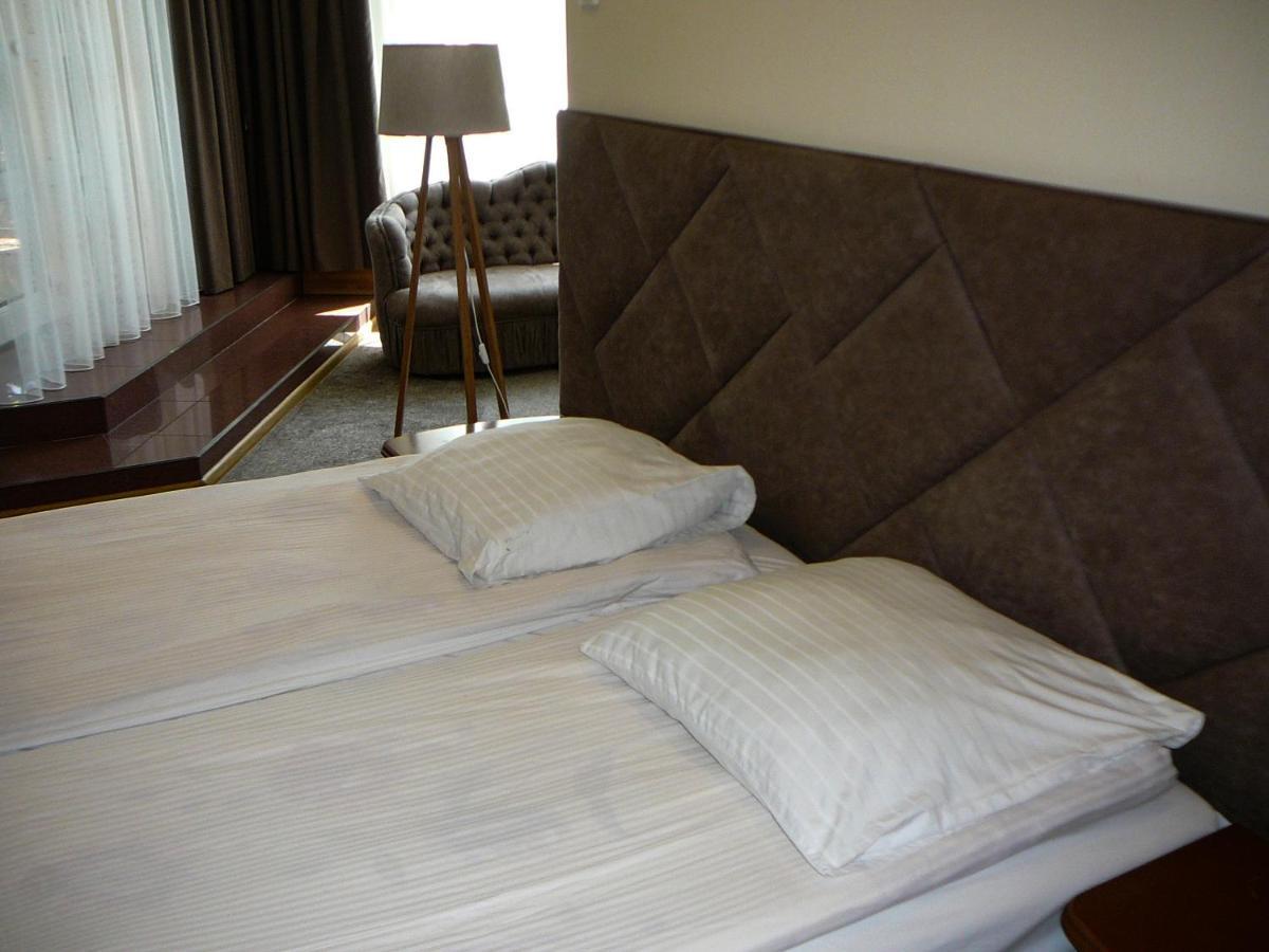 Eduard Hotel Užhorod Esterno foto