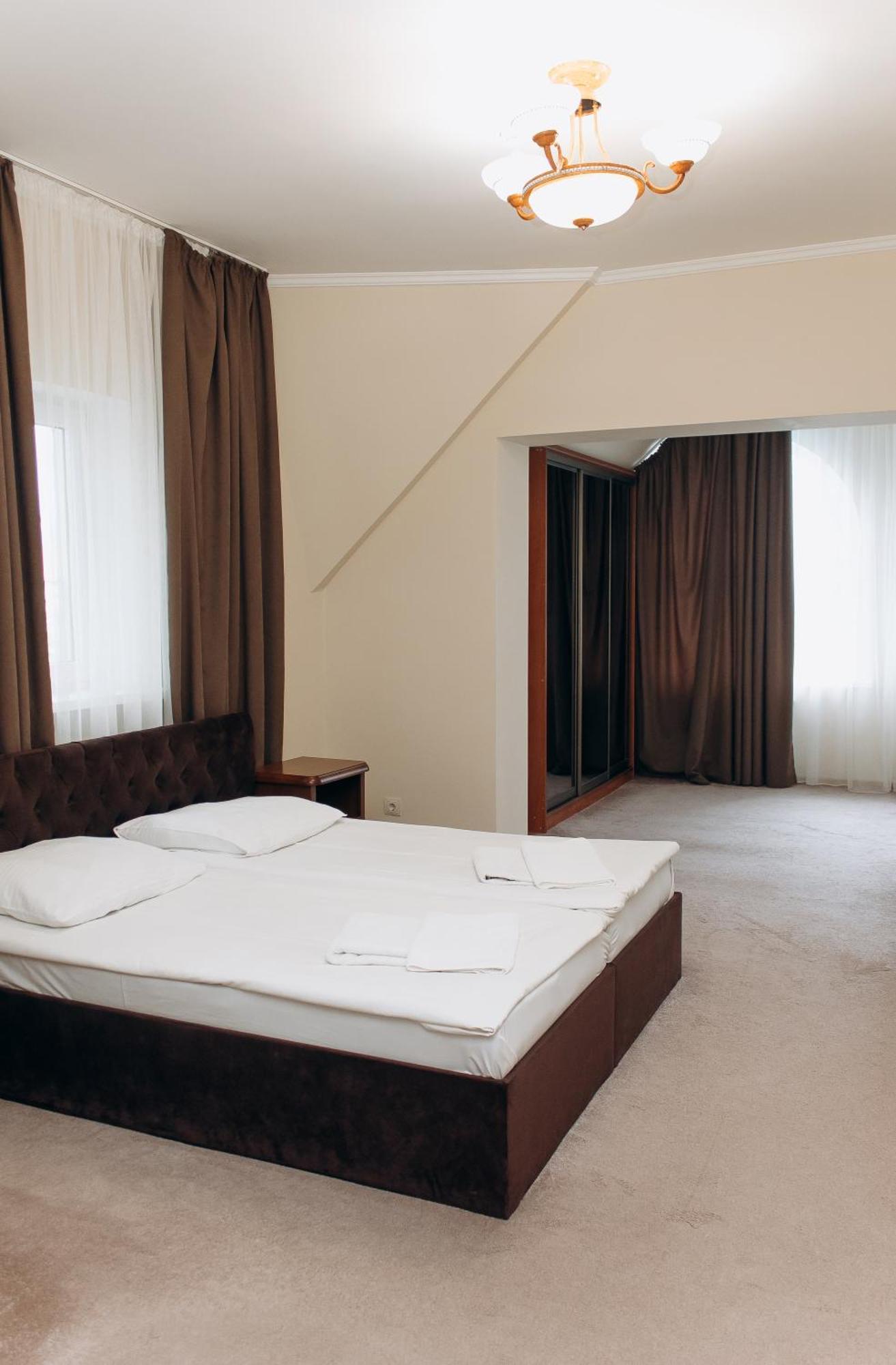 Eduard Hotel Užhorod Esterno foto