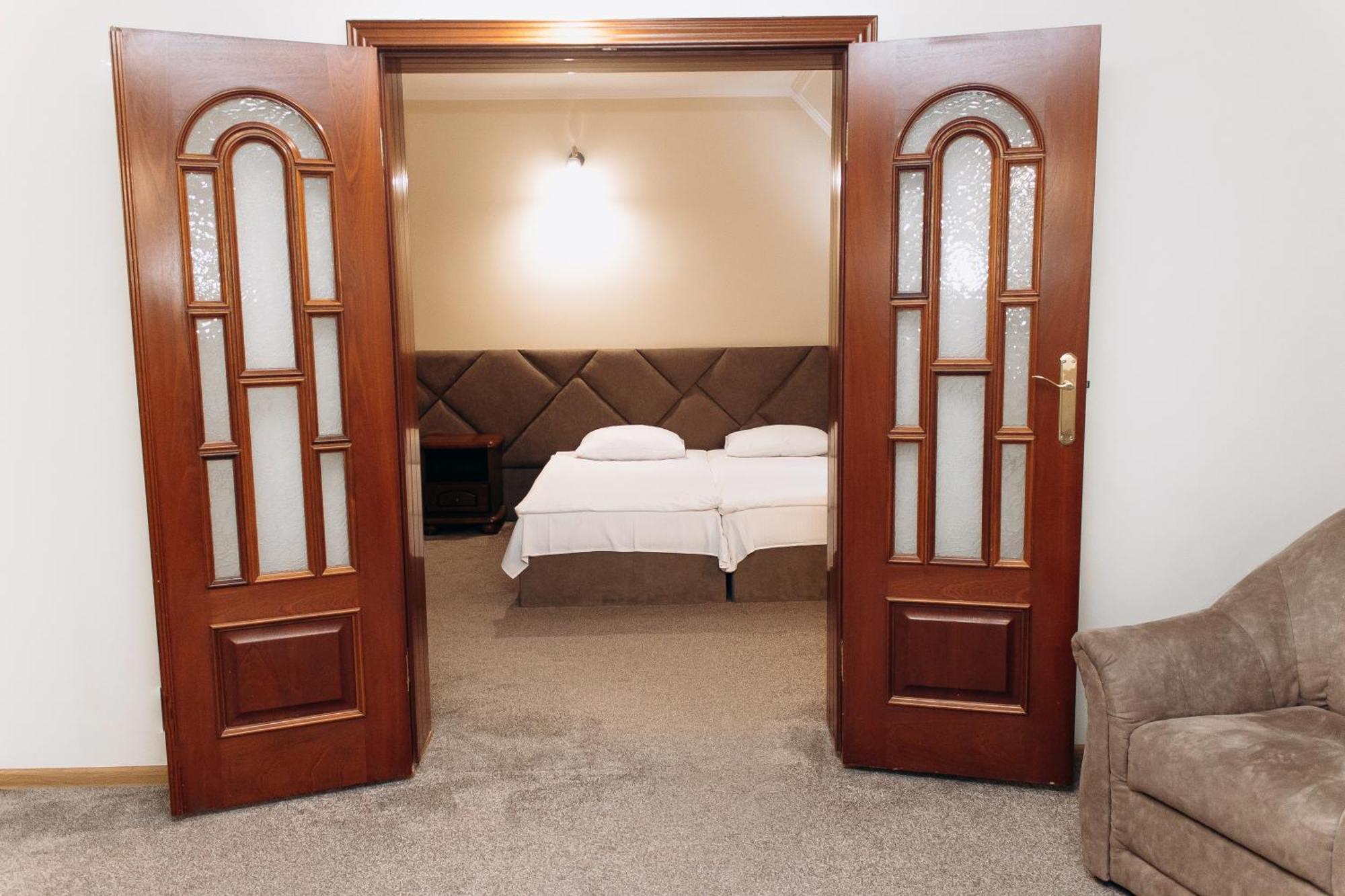 Eduard Hotel Užhorod Esterno foto